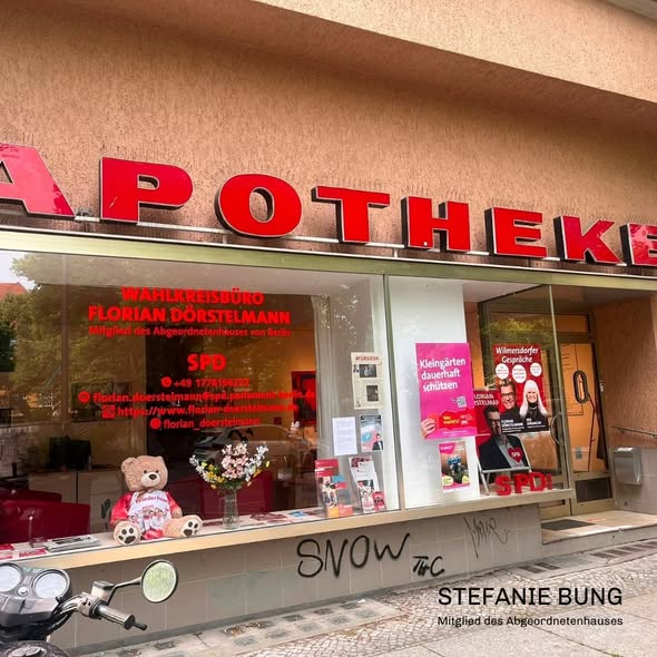Schmierereien am B�rgerb�ro von Florian D�rstelmann MdA